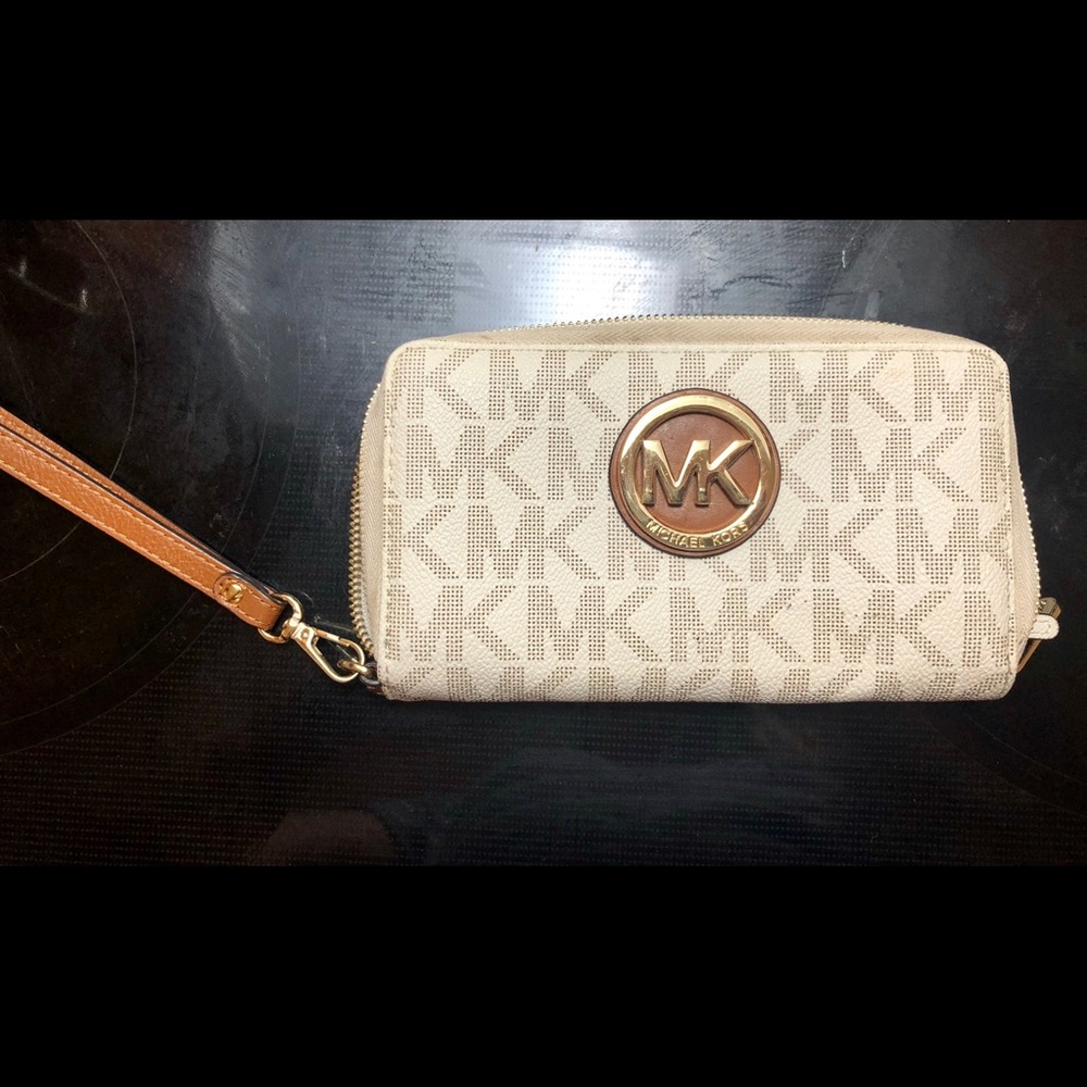 Micheal Kors Wristlet Wallet